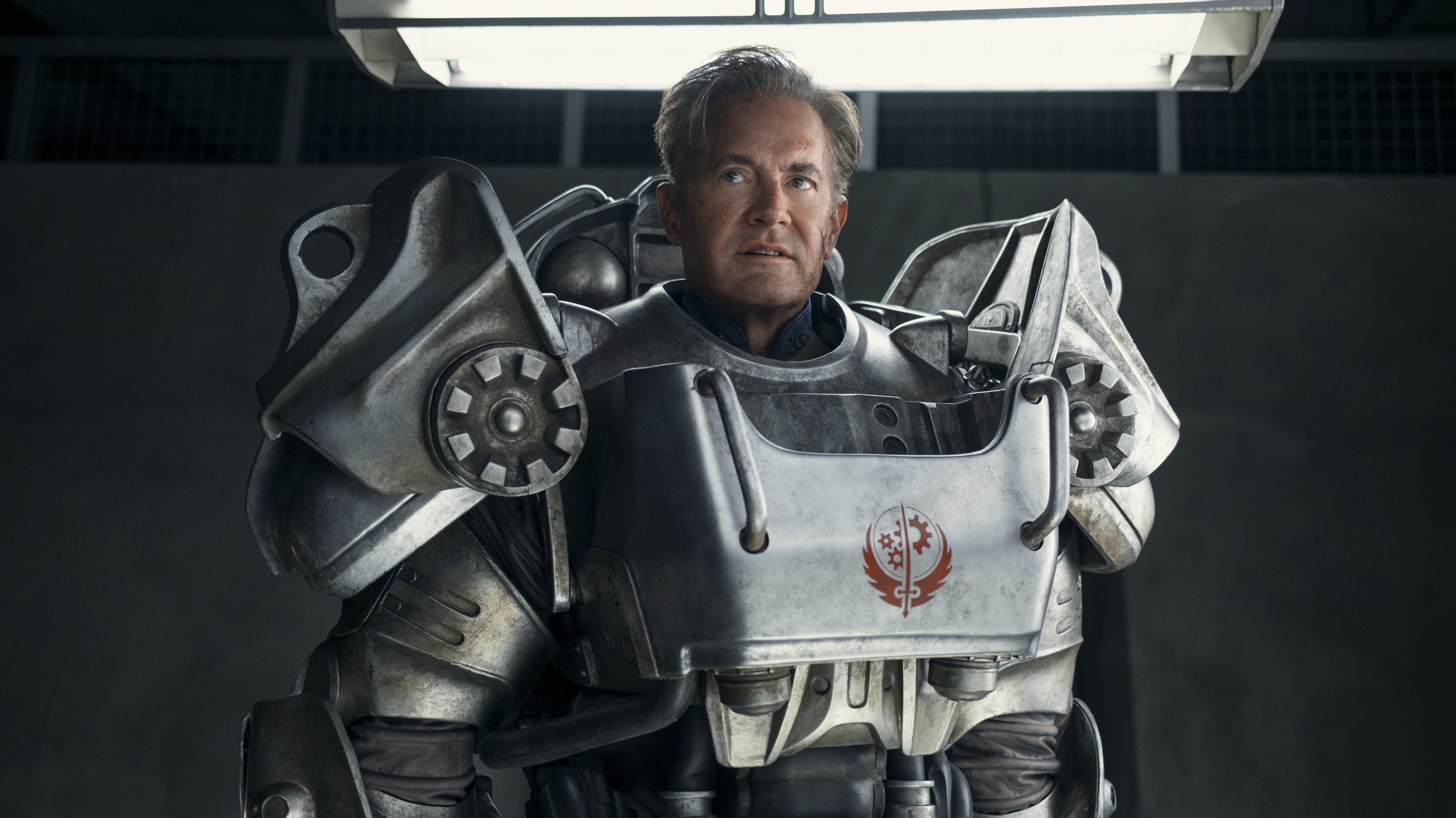Hank wearing power armor in the Fallout TV series 